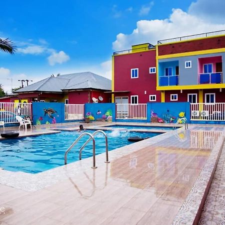 Kikis Court Resort Hohoe Екстериор снимка